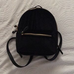 👜Small classy back pack👜